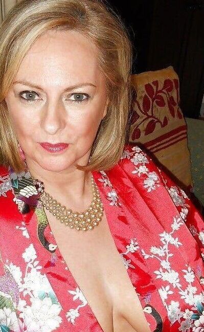 Charming moms      Please rate