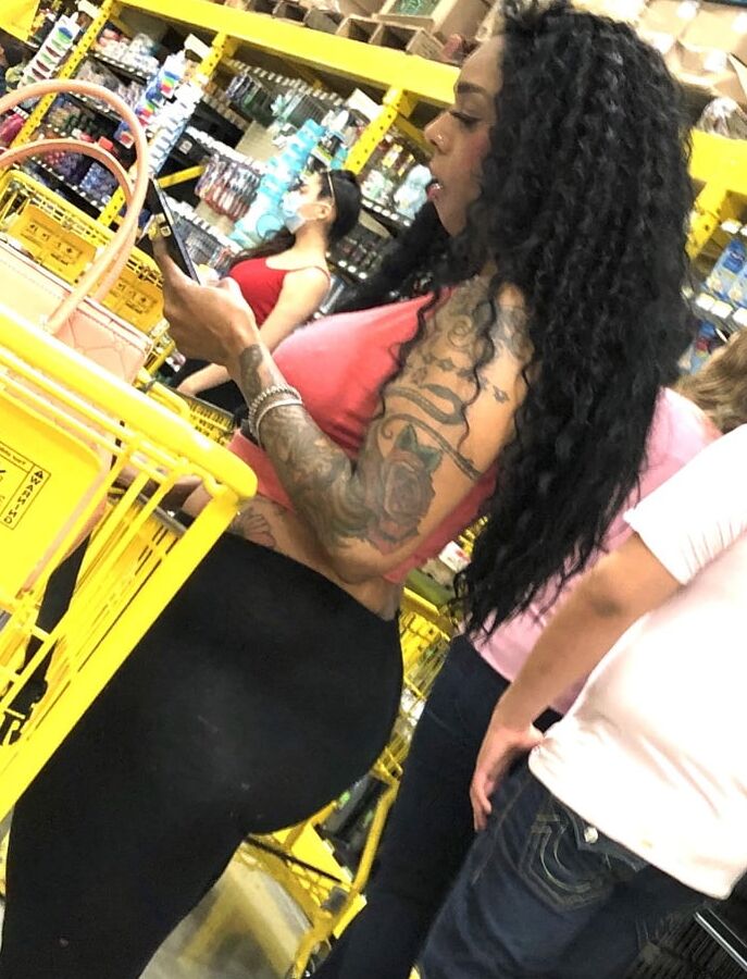 Black whore showing her ass