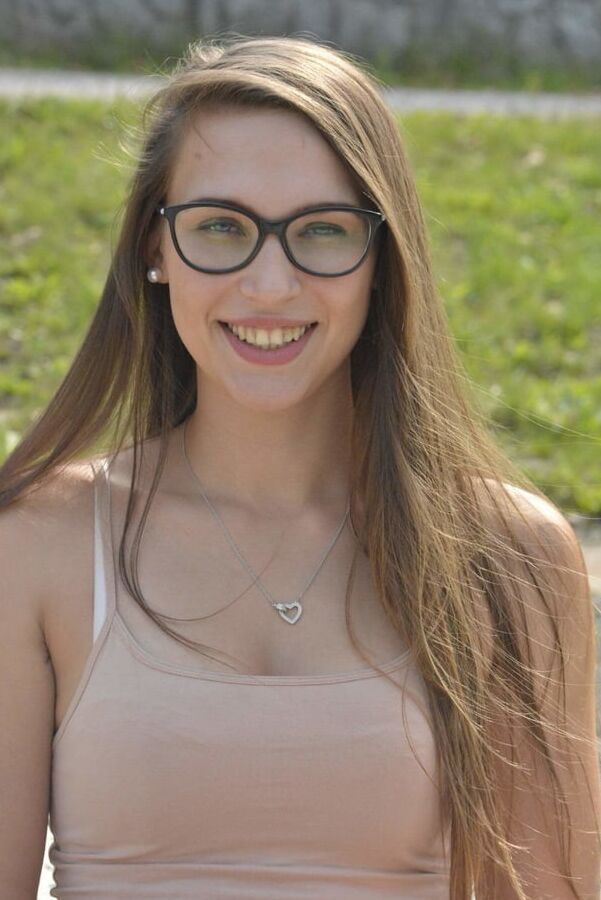 Femme a lunette