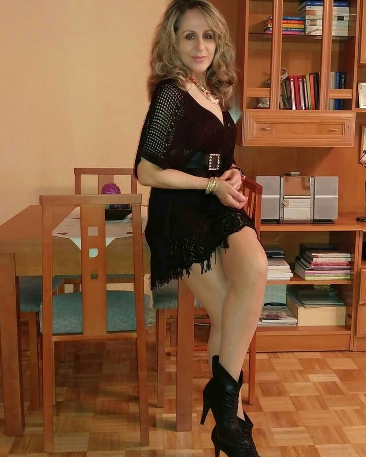 Hot amateur mature in horny short dress