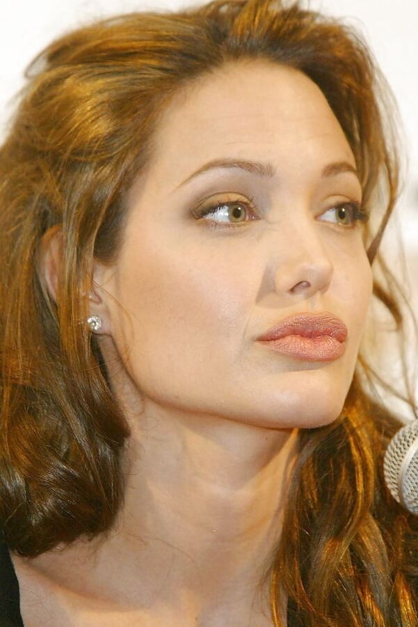 Angelina Jolie Sexy Pics