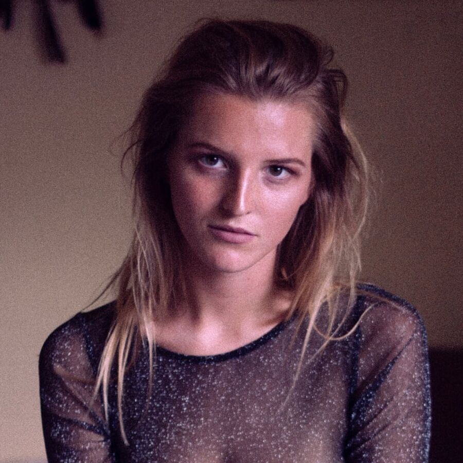 Dutch student Mimi Verloren van Themaat nude shoot