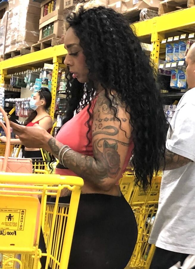 Black whore showing her ass