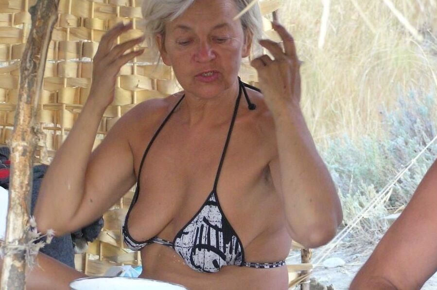 Older and hot (Bikini)