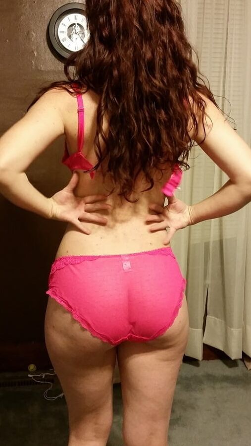 Hot milf showing her nice body