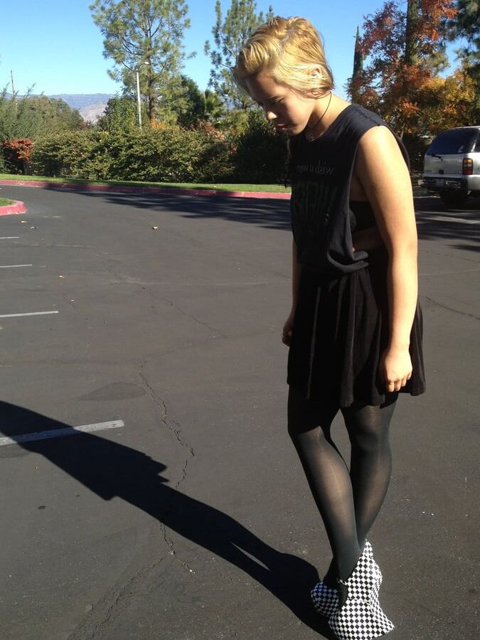 Asian Fashionista in Pantyhose