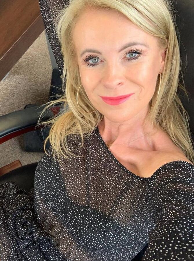 Charming moms      Please rate