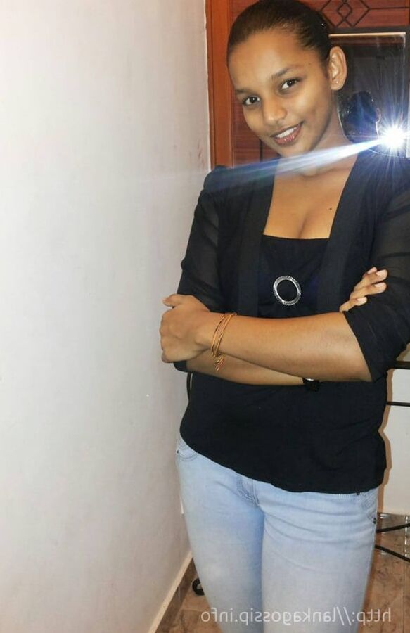 Kavindya adikari hot pics