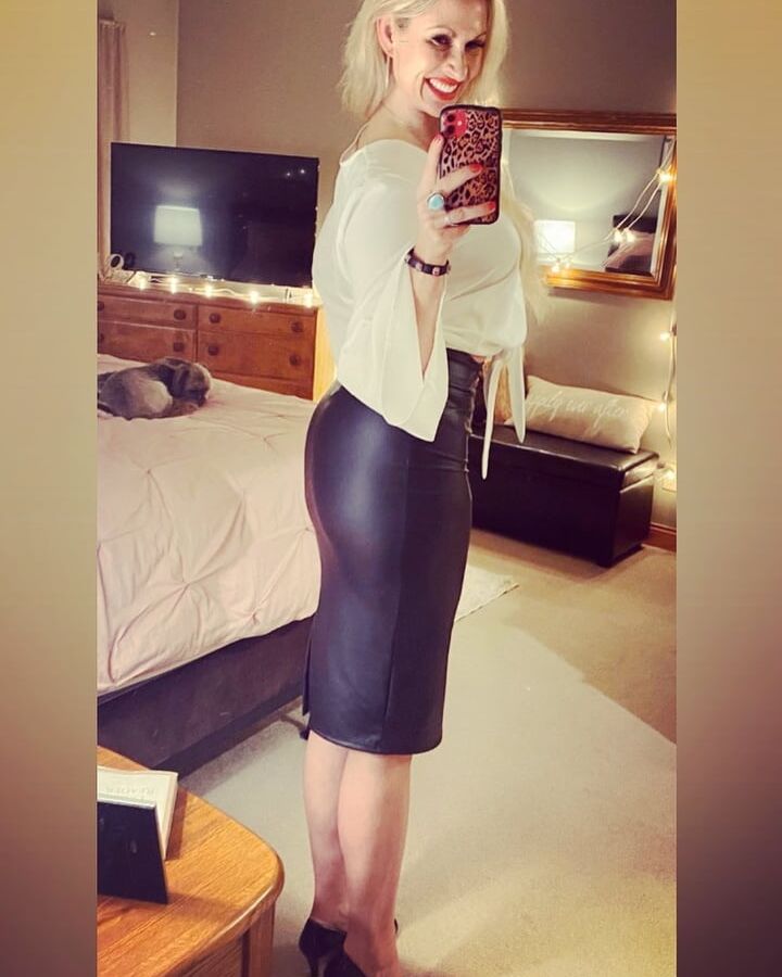 Hot amateur mom in horny dress