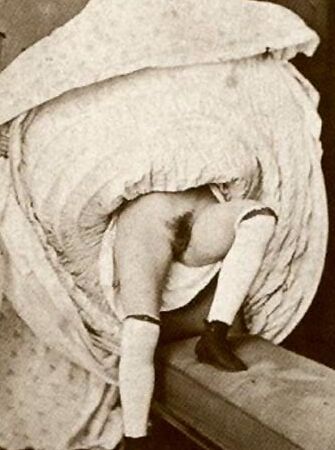Vintage-Damen zeigen Muschi