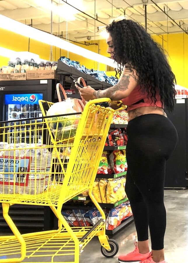 Black whore showing her ass