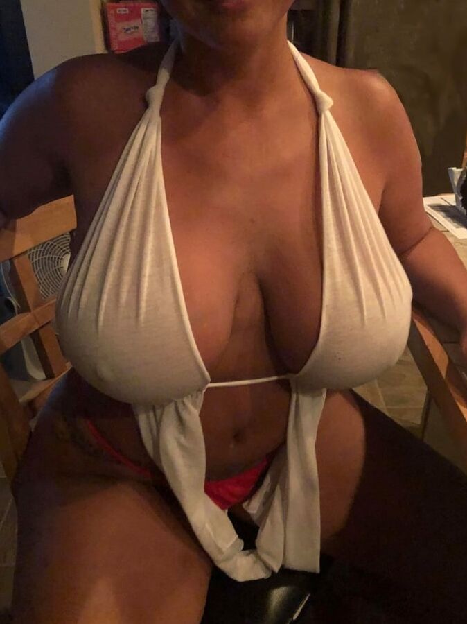 Huge tits MILF latina