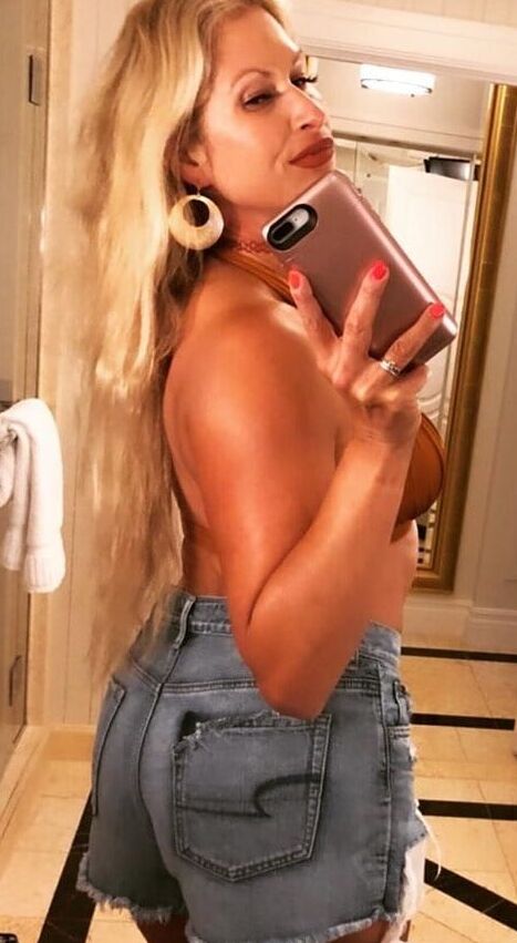 Hot amateur mom in horny dress