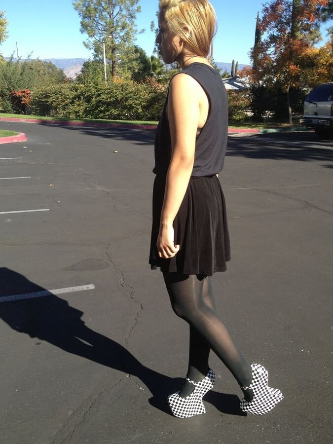 Asian Fashionista in Pantyhose