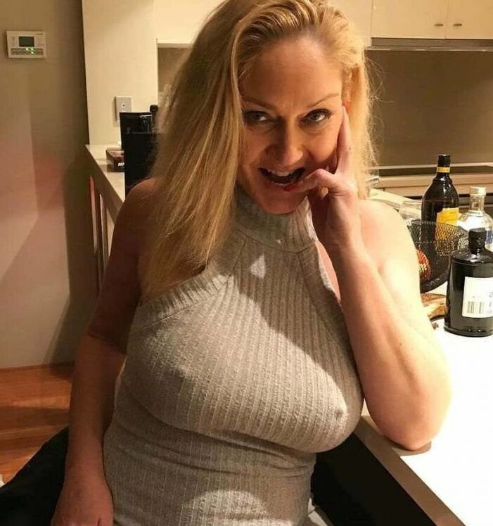 Charming moms      Please rate