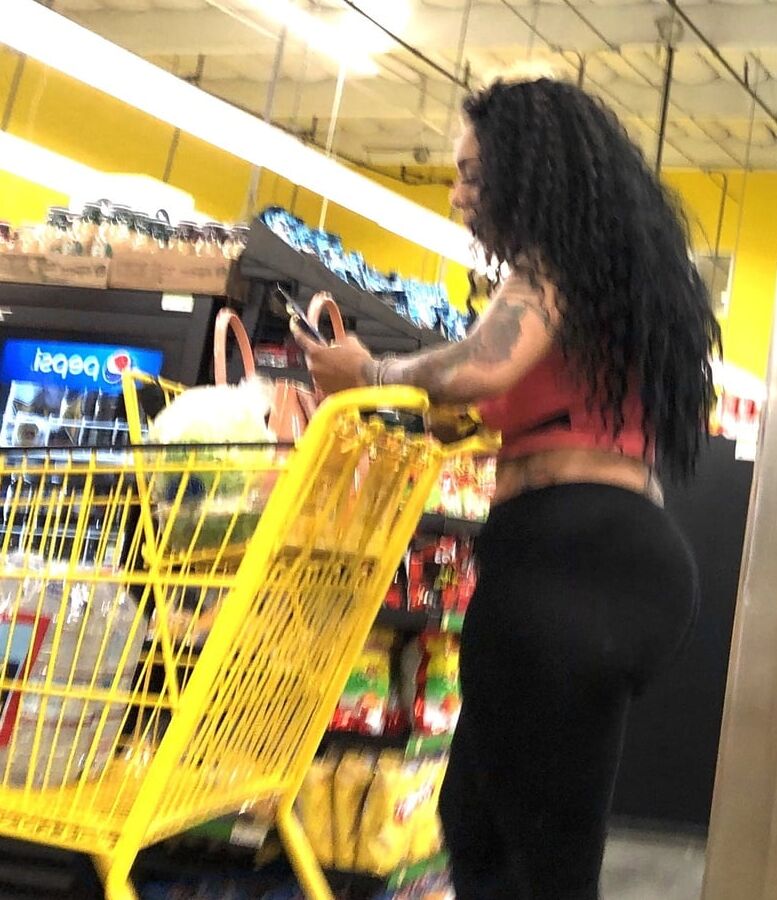 Black whore showing her ass