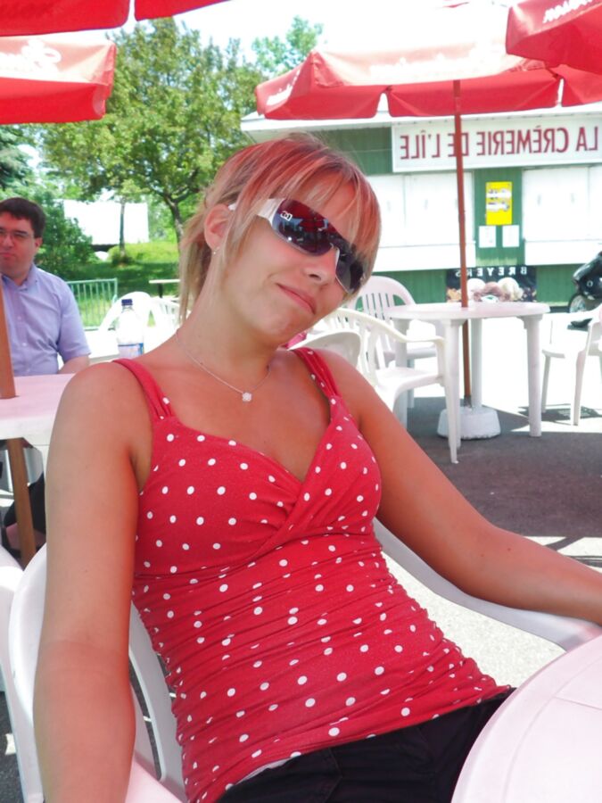 Sie in Slip und BH
