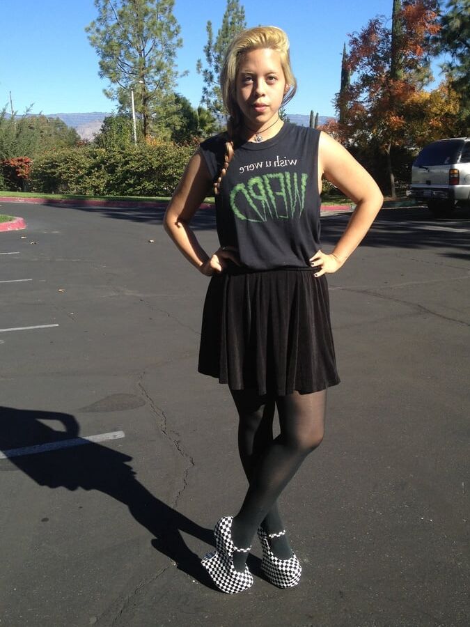 Asian Fashionista in Pantyhose