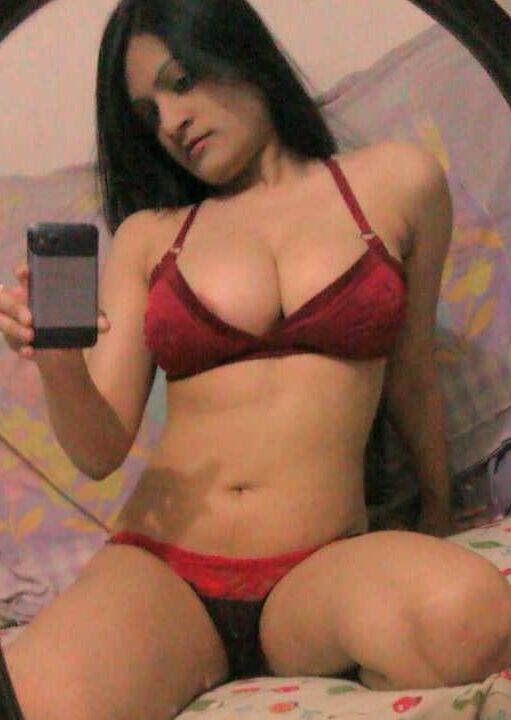 INDIAN HOT DESI WIFE LEAKED NUDES
