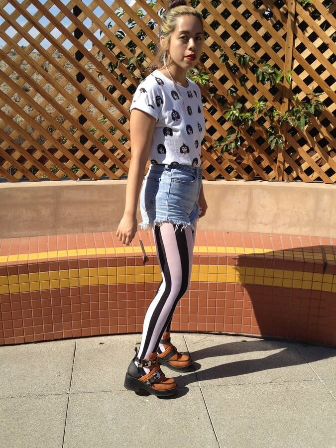 Asian Fashionista in Pantyhose