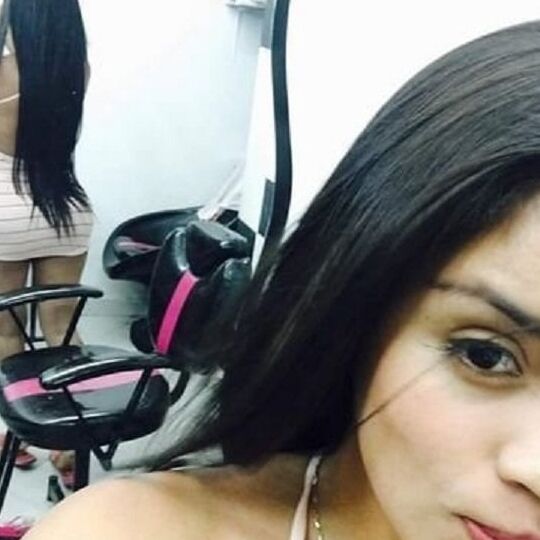 SDRUWS - BRAZILIAN SLUT BRUNETTE NUDE SELFIES