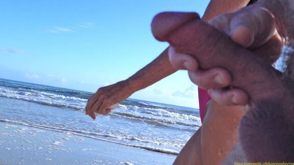 Beach CFNM to be Jealous of