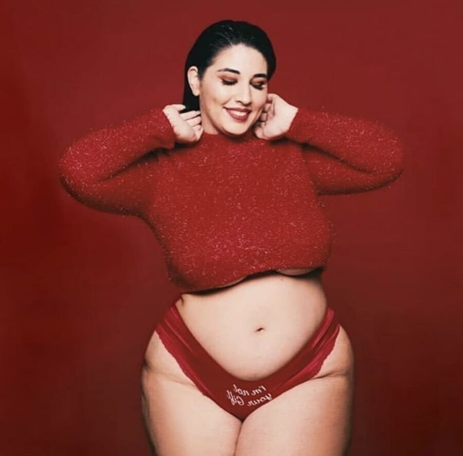 Nice curvy amateur model
