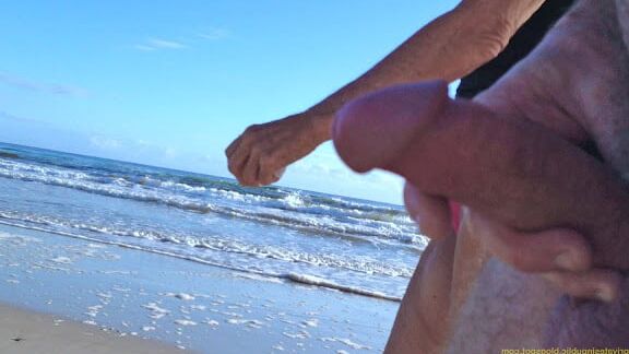 Beach CFNM to be Jealous of