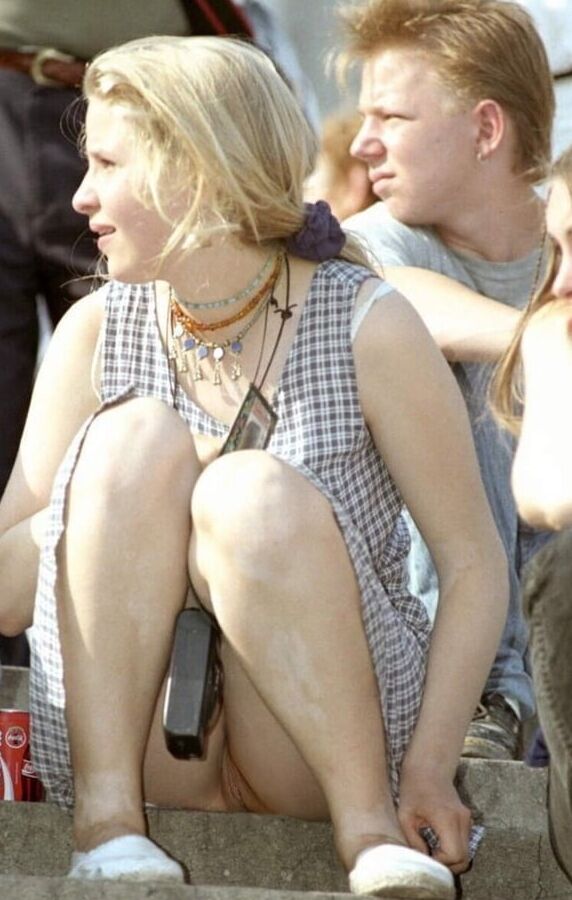 Upskirt pussy public no pantie