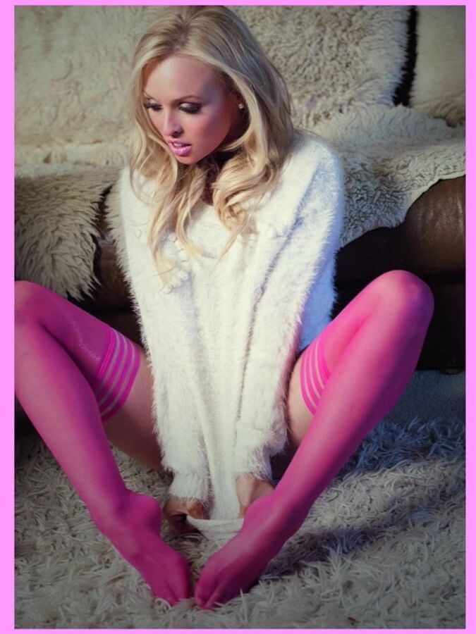 Celebrity Nylon Legs And Feet