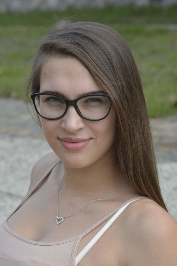 Femme a lunette