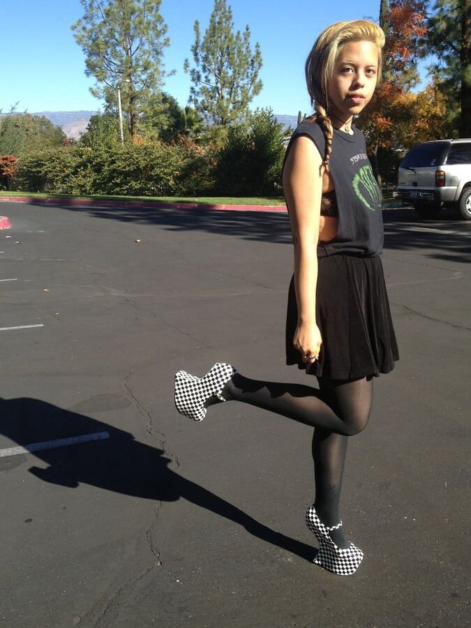 Asian Fashionista in Pantyhose