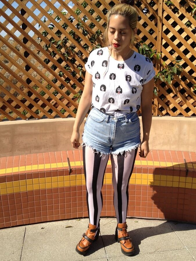 Asian Fashionista in Pantyhose