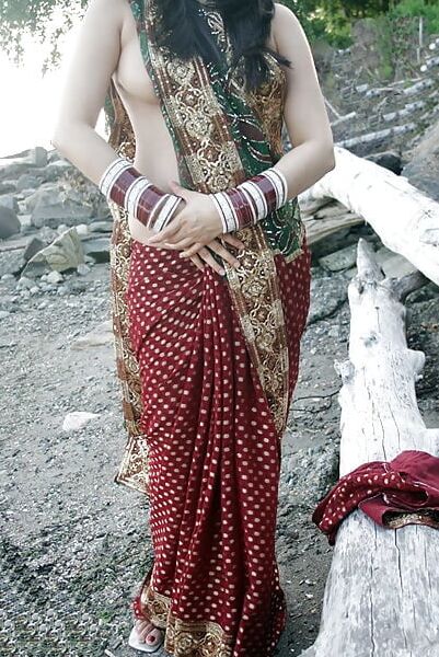 Policz Shipli mom sexy in sari