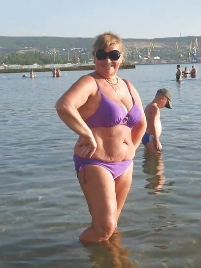 Older and hot (Bikini)