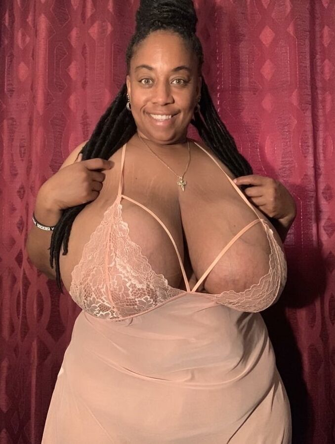 Green Eyed Fat Tit Thot