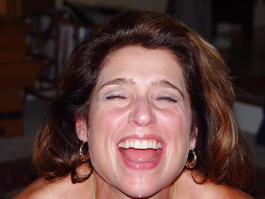 Hot &amp; Sexy Amateur Mature Wife Milf Loves to get Facials