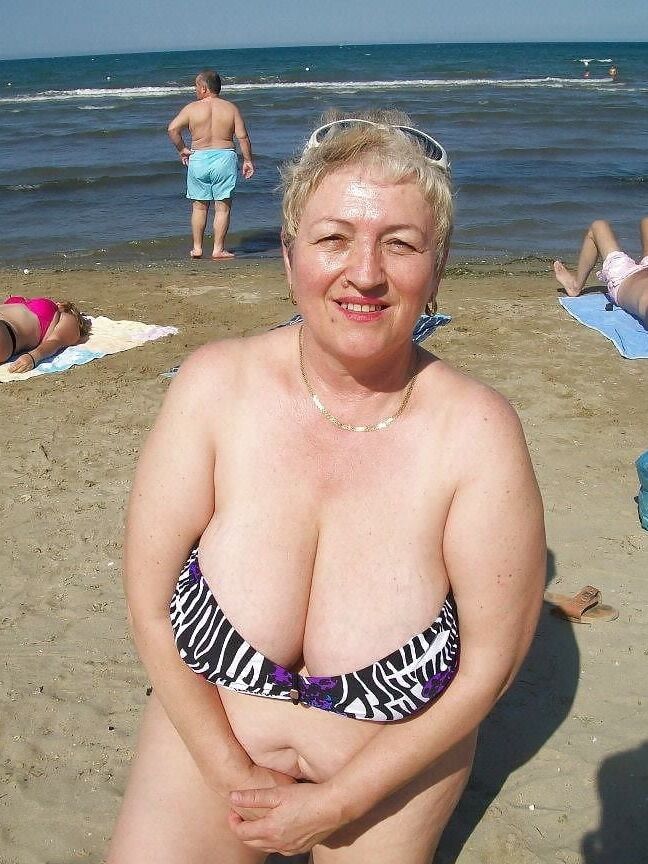 Older and hot (Bikini)