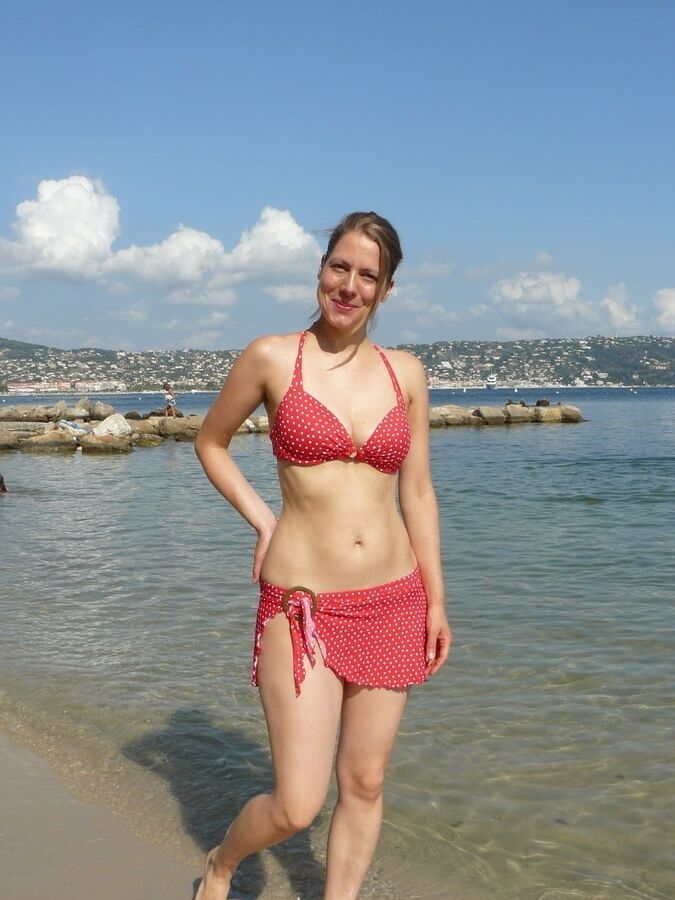 Amazing MILF escort