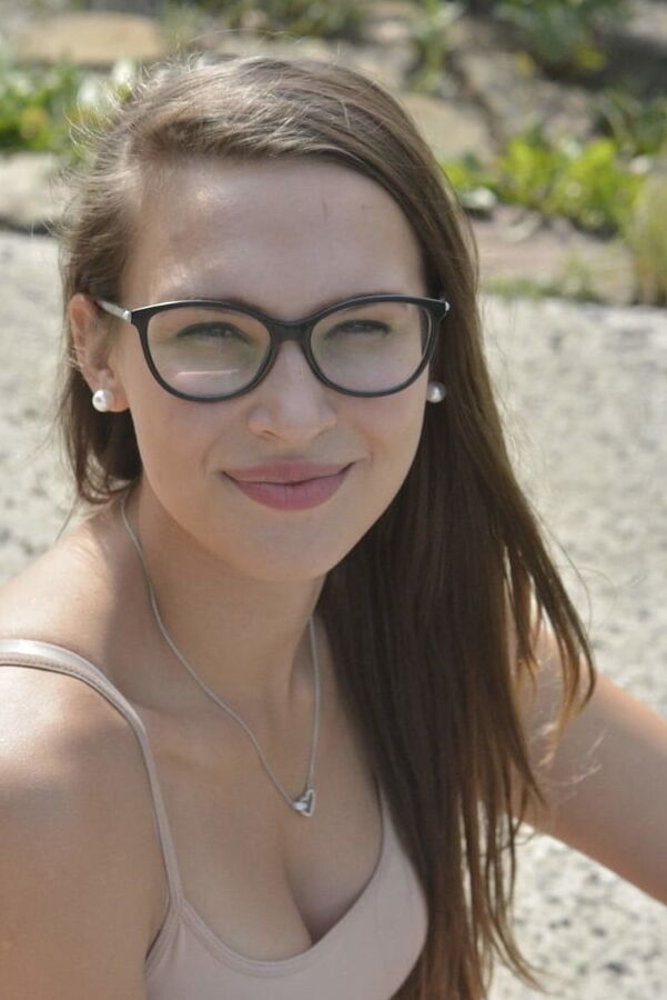 Femme a lunette