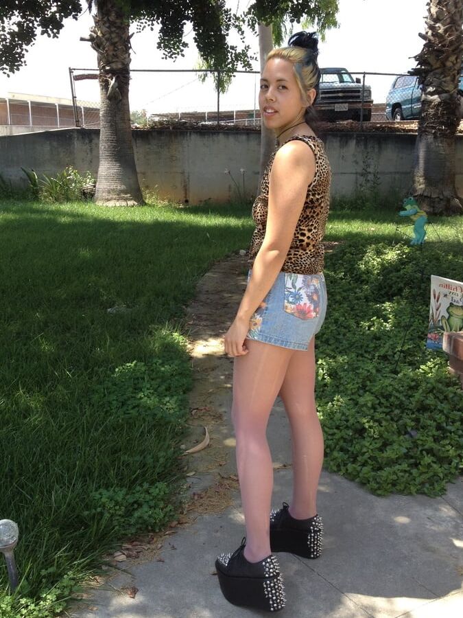 Asian Fashionista in Pantyhose