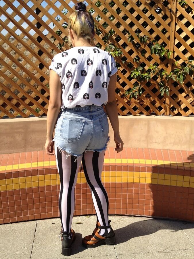 Asian Fashionista in Pantyhose