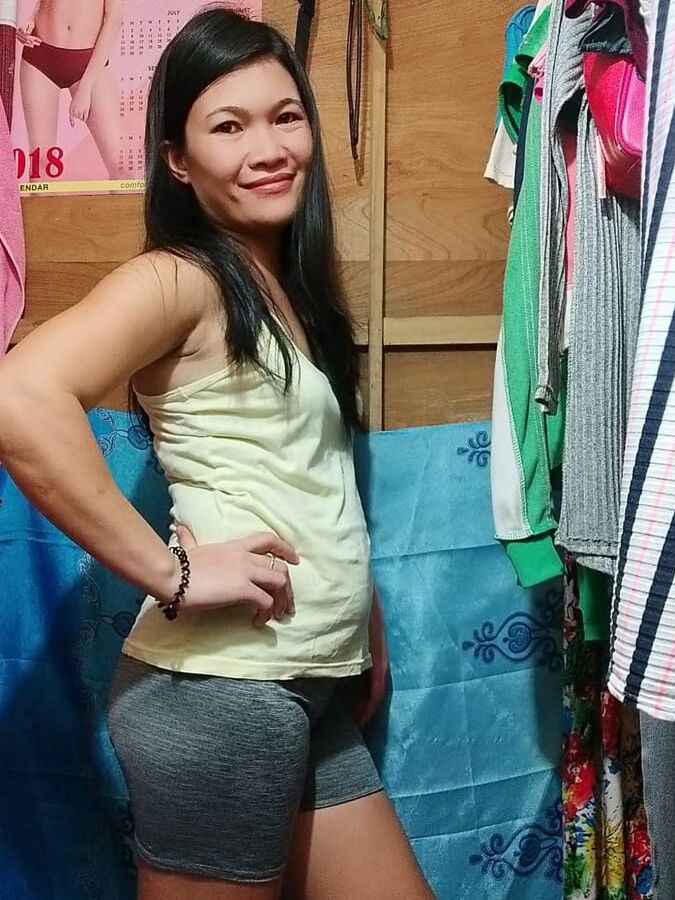 Cute Asian Babe shows off her sweet body