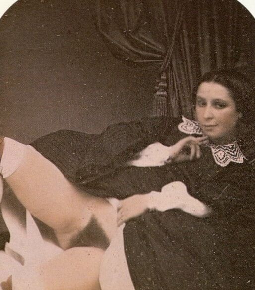 Vintage-Damen zeigen Muschi