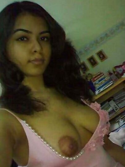 Bonita morena con tetotas