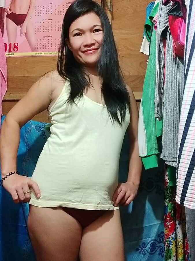 Cute Asian Babe shows off her sweet body