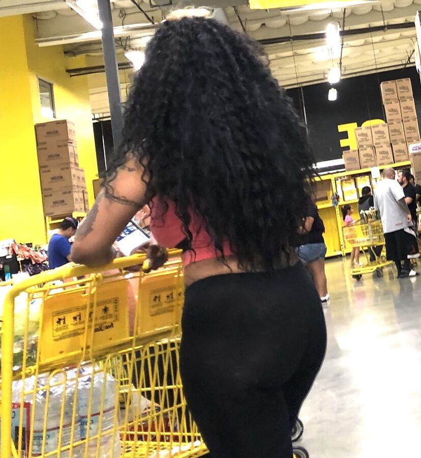 Black whore showing her ass