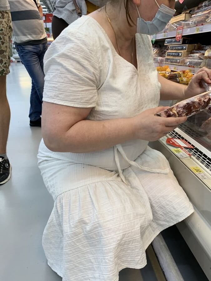 Mature seat down. Upskirt
