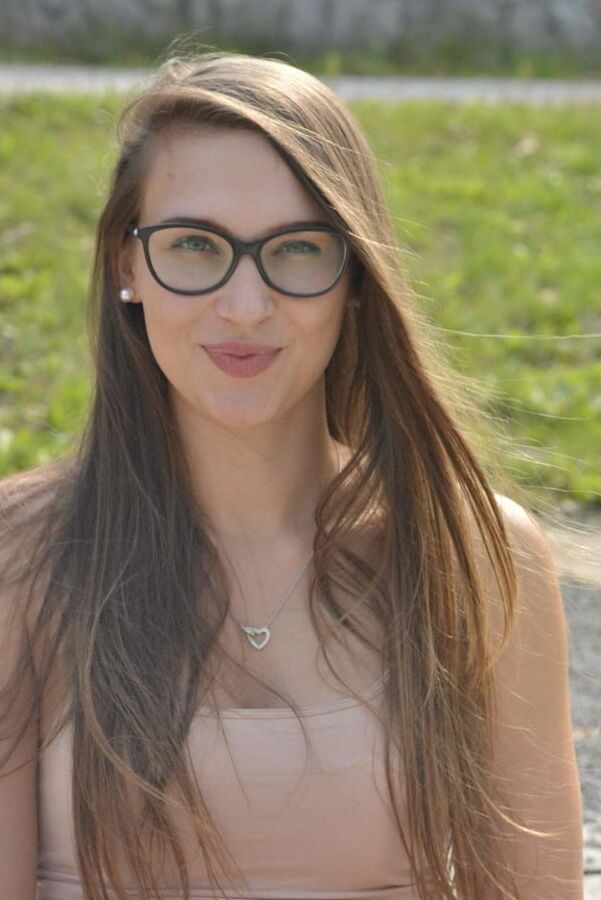 Femme a lunette