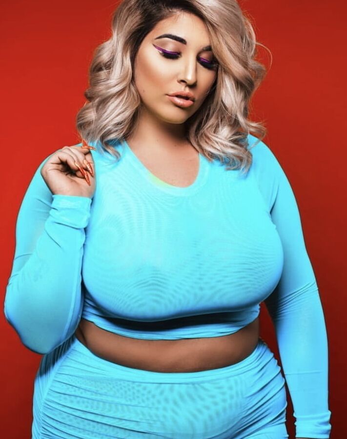 Nice curvy amateur model